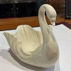 Lenox Cream Swan Figurine